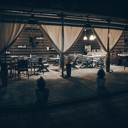 Palac Lacon Kazimierza Wielka Екстериор снимка