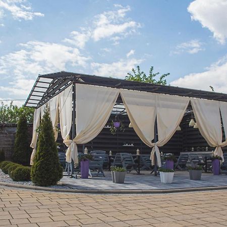 Palac Lacon Kazimierza Wielka Екстериор снимка
